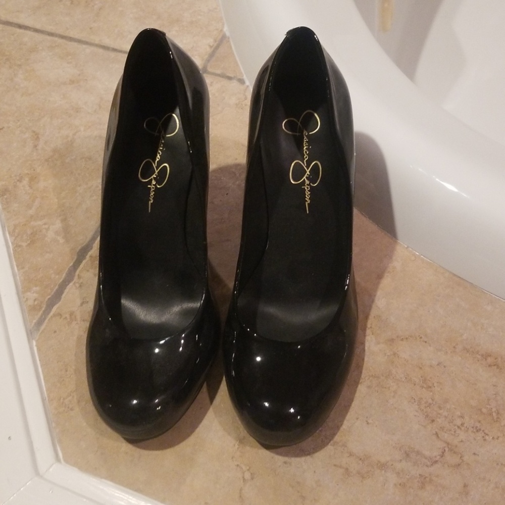 Jessica Simpson Black Round Toe Heels